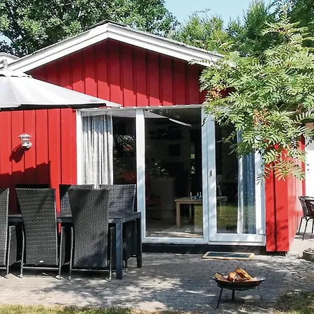 Three-bedroom In Vakantiehuis Strandby